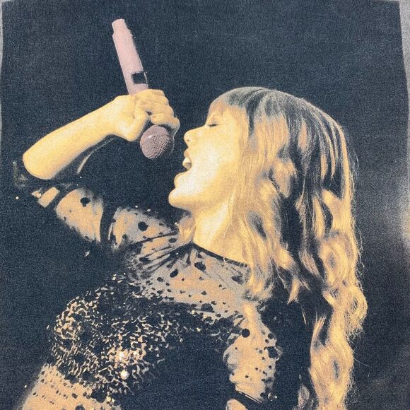 Taylor Swift UO Exclusive Red Taylor's Version Album Crop Graphic Shirt Size M - Picture 3 of 9
